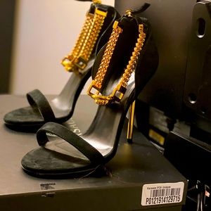 Will fit a size 7 perfectly